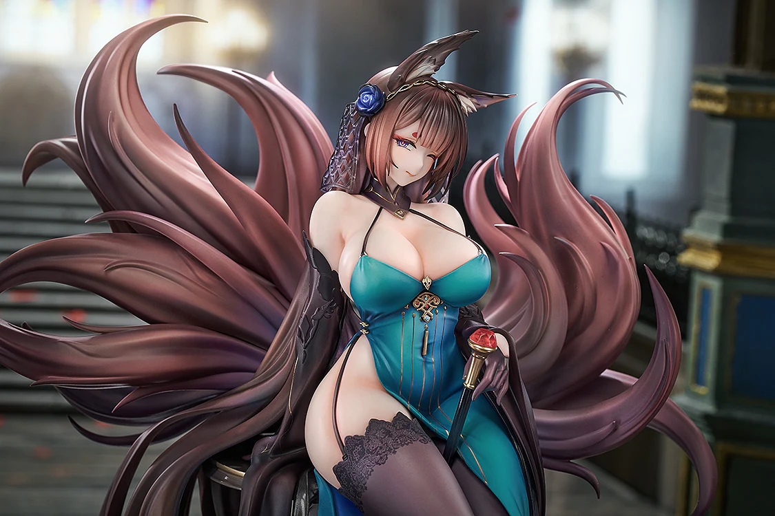 Azur Lane - Amagi: Throne of Fallen Petals Ver. 1/7 Scale Figure - Image 4