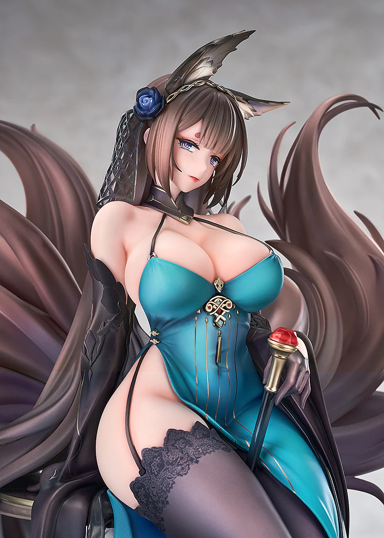 Azur Lane - Amagi: Throne of Fallen Petals Ver. 1/7 Scale Figure - Image 9